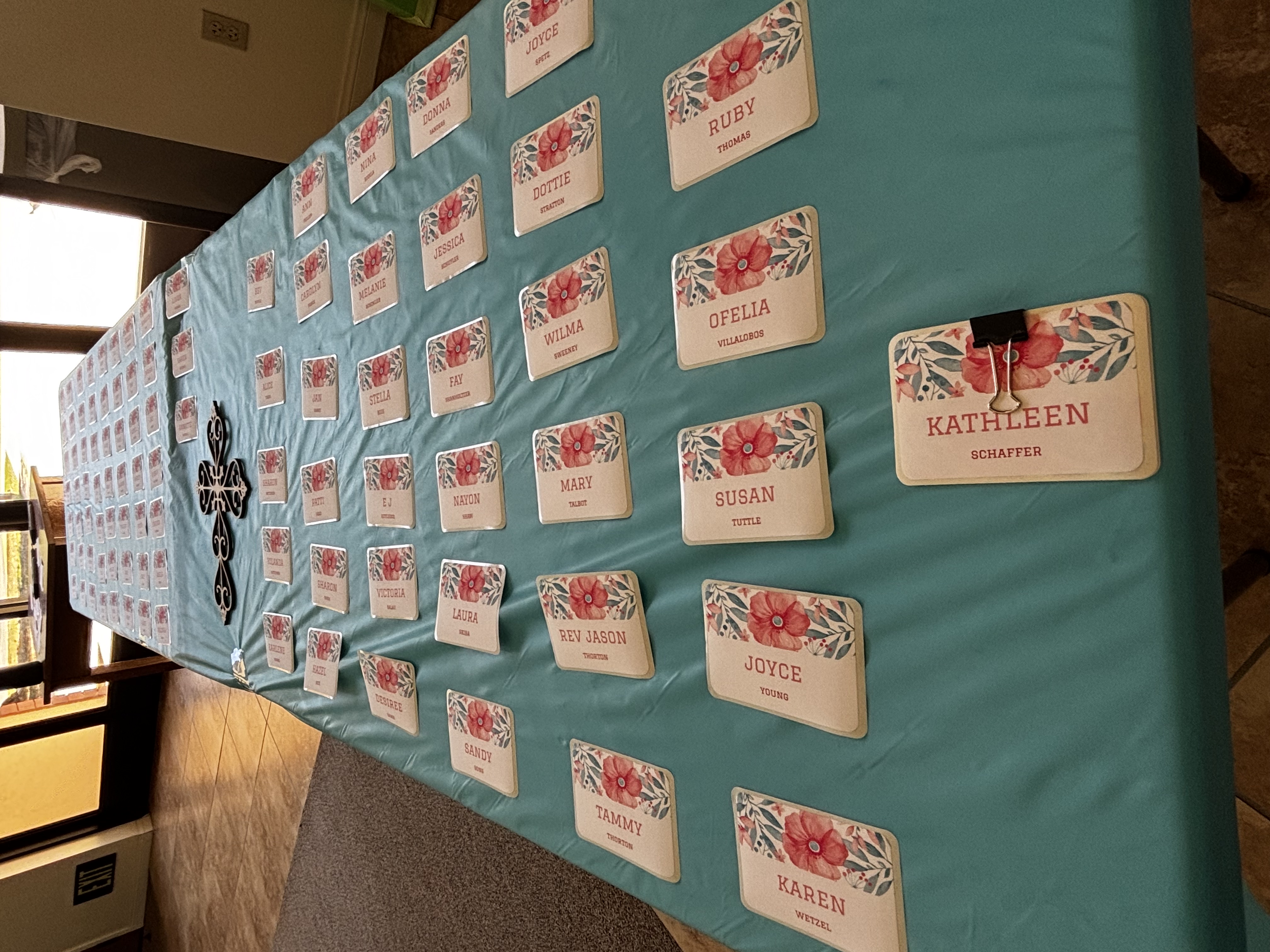 Elegant table setting with lace and flowers